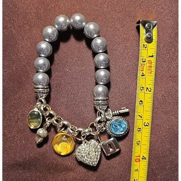 Vintage AVON Stretch‎ Bracelet Beaded Silver Tone Heart Locket Charm 2008 NIB - Picture 2 of 6